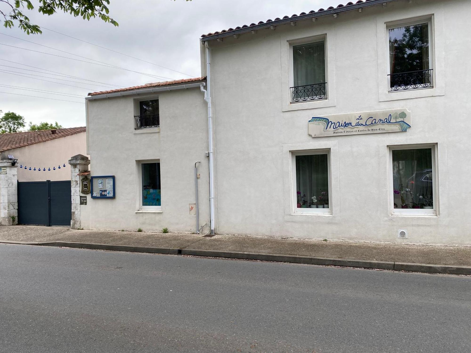 La Maison Du Canal De Rompsay - 5 Min De La Rochelle Bed & Breakfast Perigny  Exterior photo